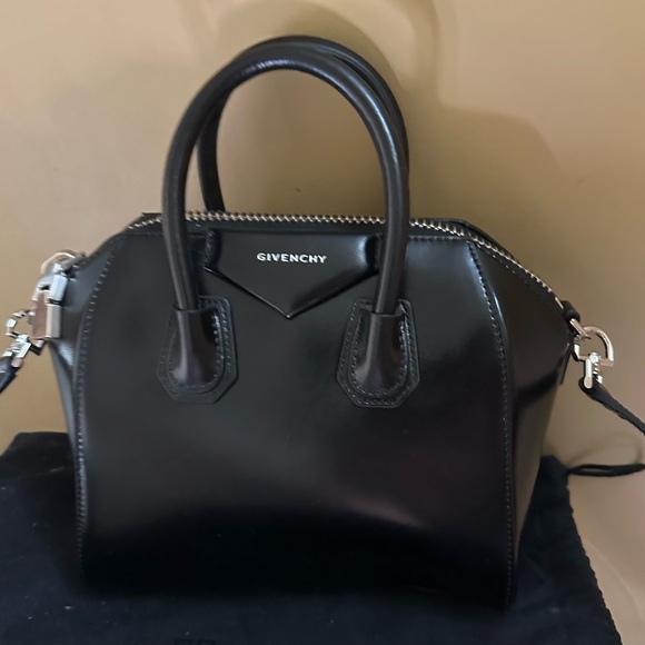 $1469  New Givenchy Mini Antigona Bag in Black Leather BB50TNB1R0 001 - Picture 13 of 16